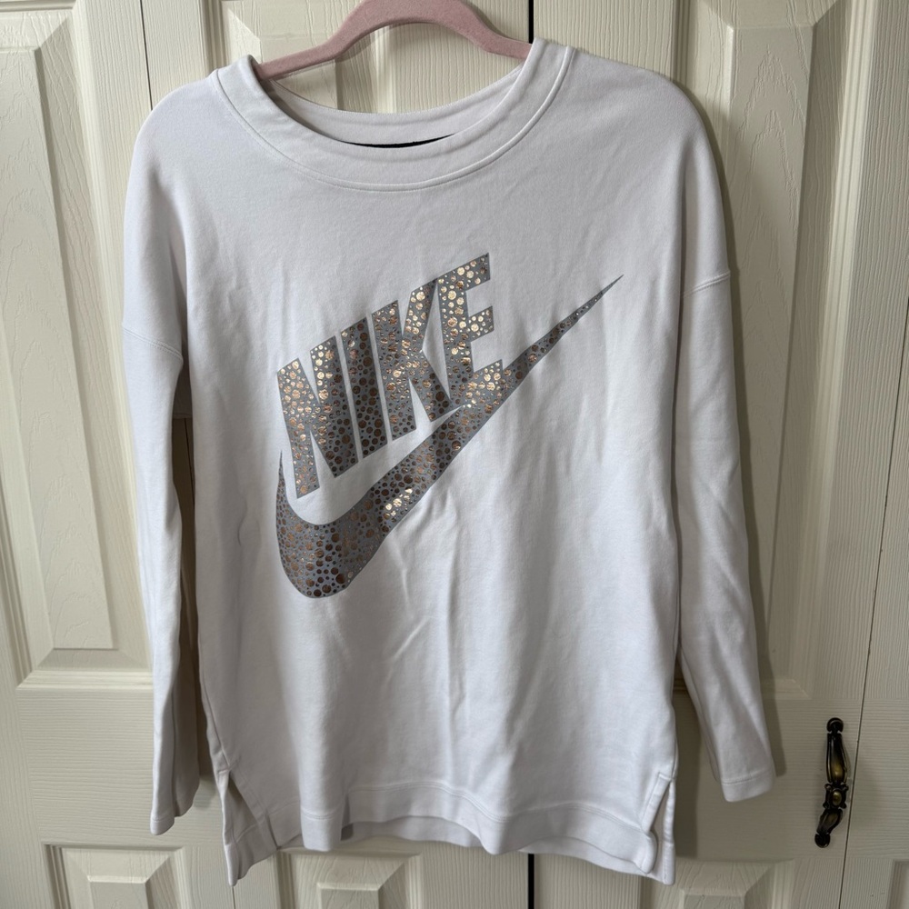 Nike Rally Metallic Monogram Pullover Sweatshirt Women’s size S Gold Silver